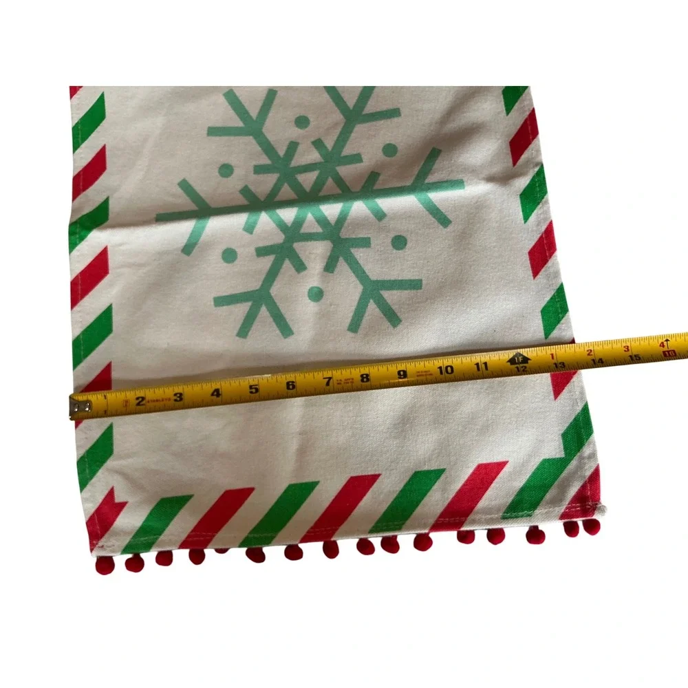 Christmas Table Runner‎ & Placemats Set Holiday Penguins Snowflakes Pom Pom Trim